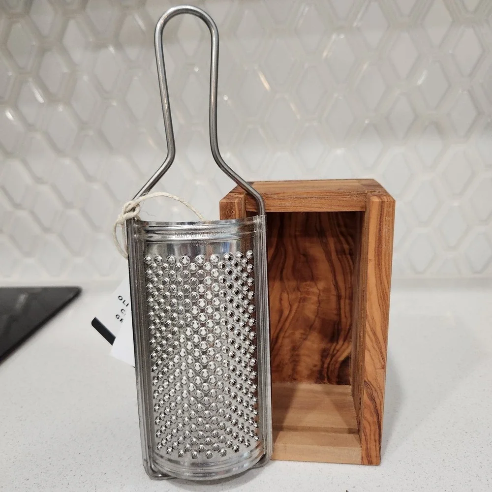 New Handcrafted Italian Olivewood‎ Cheese Grater By Sur La Table Rustic Durable